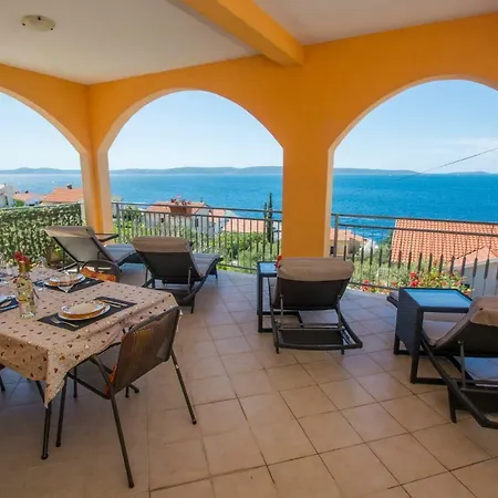 公寓 Poolside House Nina 特罗吉尔