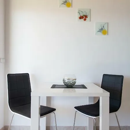 Poolside House Nina * 特罗吉尔