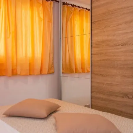 公寓 Poolside House Nina *