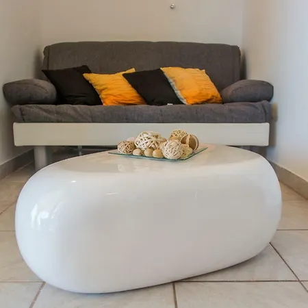 Poolside House Nina 特罗吉尔