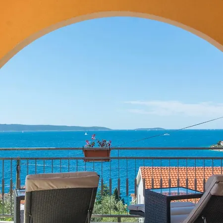 公寓 Poolside House Nina *