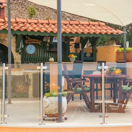 公寓 Poolside House Nina