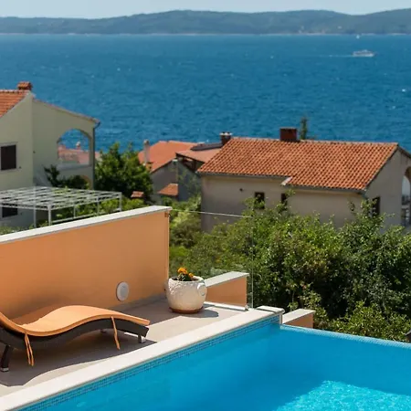 Poolside House Nina 公寓