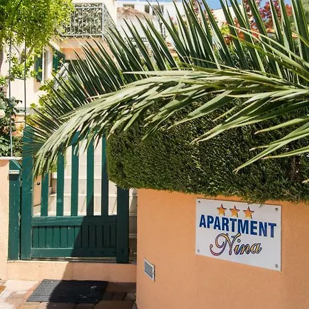 公寓 Poolside House Nina *