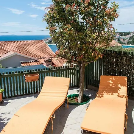 公寓 Poolside House Nina *