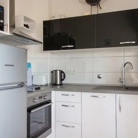 公寓 Poolside House Nina *