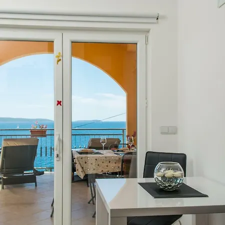 Poolside House Nina *