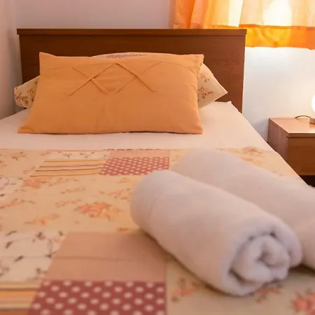 Poolside House Nina 公寓 *