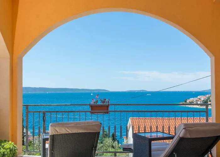 Appartement Poolside House Nina *