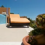 Apartment Poolside House Nina