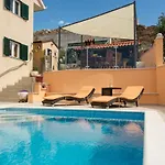 Apartment Poolside House Nina *