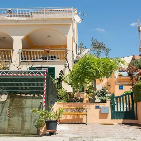 Апартаменты Poolside House Nina