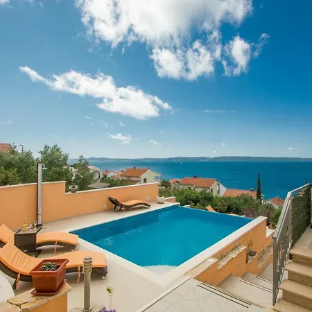 Poolside House Nina * تروغير