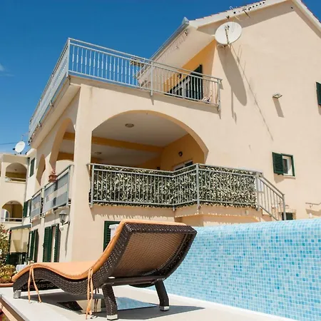 Poolside House Nina Apartmán Trogir
