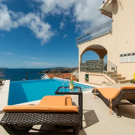 Poolside House Nina تروغير