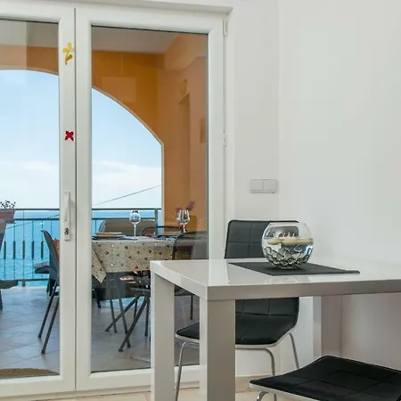 Poolside House Nina Апартаменты Трогир