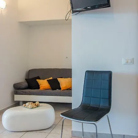 Poolside House Nina شقة تروغير