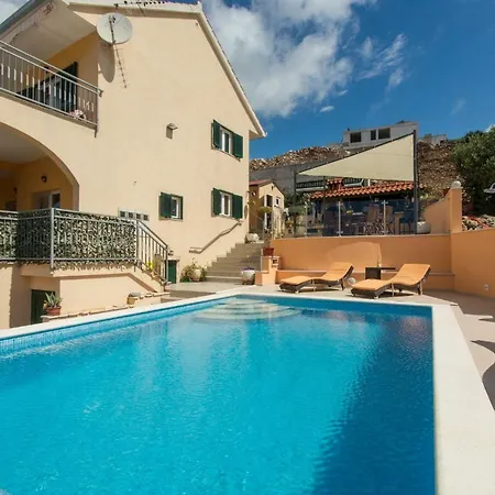 Poolside House Nina Трогир