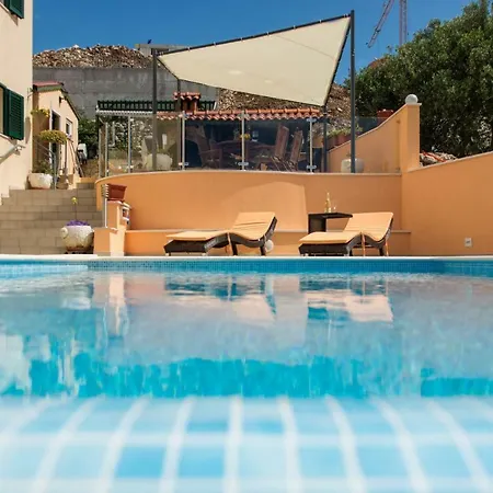 Poolside House Nina Apartmán