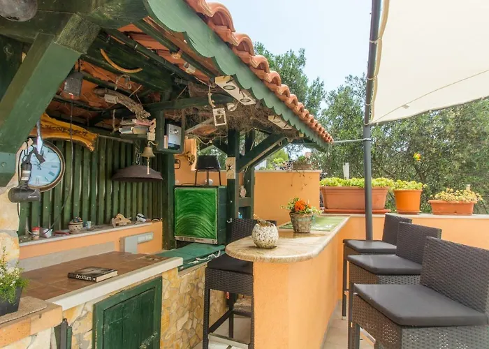 Poolside House Nina Apartman *