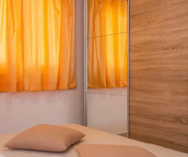 Apartman Poolside House Nina *