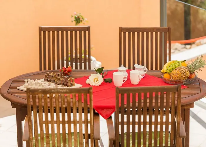 Apartman Poolside House Nina *