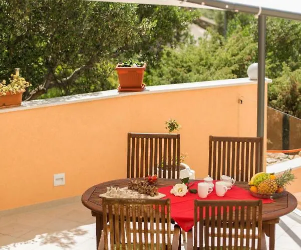 Poolside House Nina Apartman Trogir