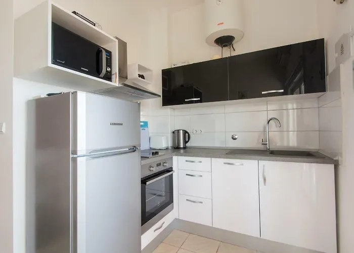 Apartman Poolside House Nina *