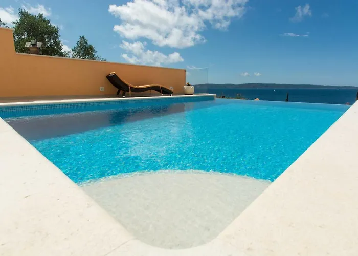 Apartman Poolside House Nina