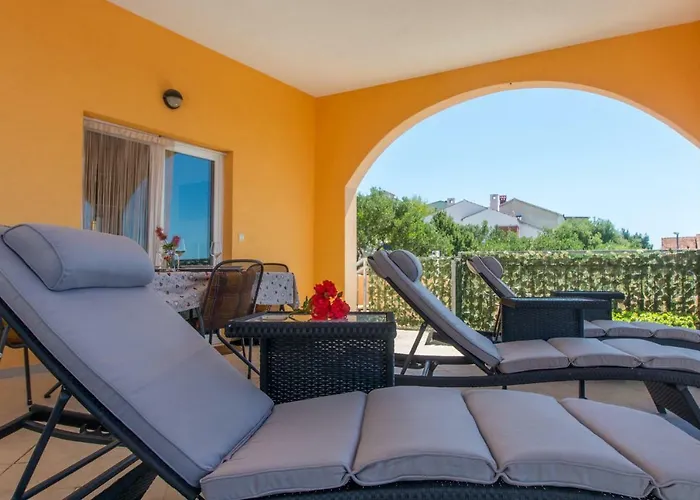 Διαμέρισμα Poolside House Nina Τρογκίρ