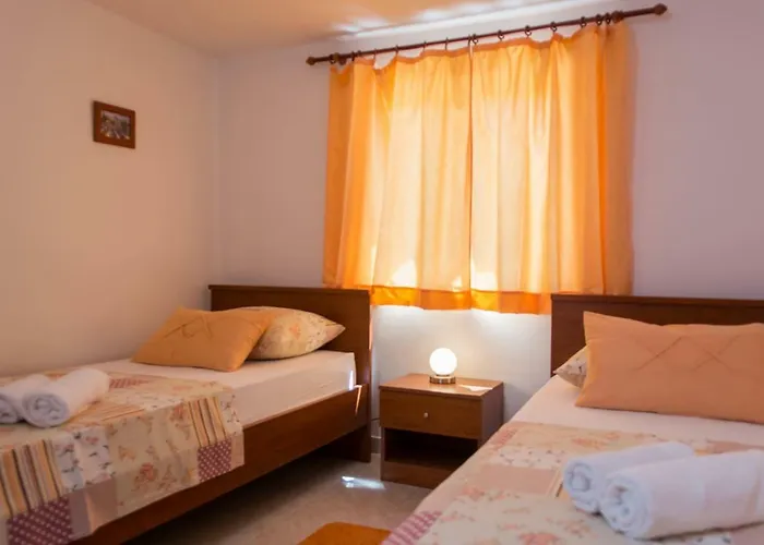 Poolside House Nina Apartman *