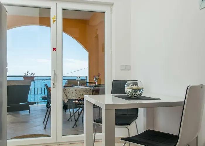 Poolside House Nina Apartman Trogir