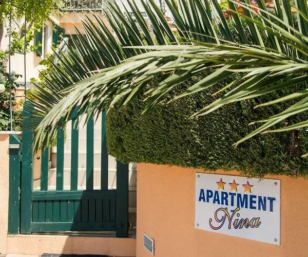 Apartman Poolside House Nina *