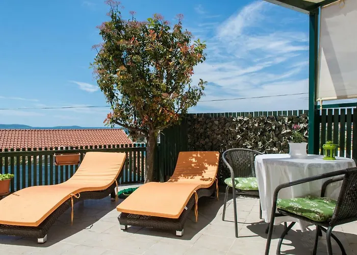 Poolside House Nina Apartman