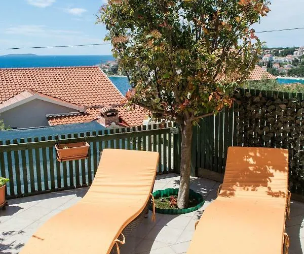 Apartman Poolside House Nina *