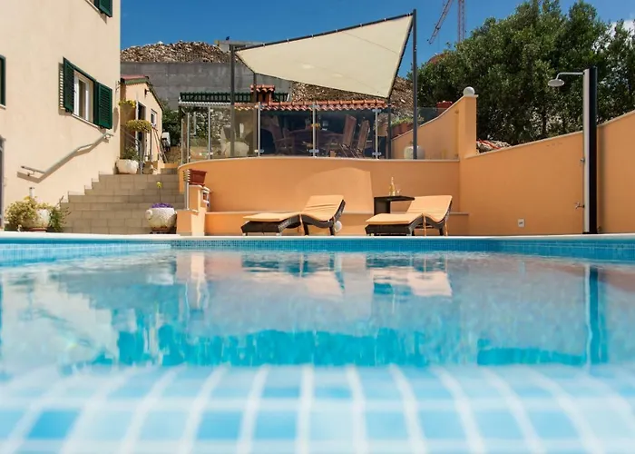 Poolside House Nina Apartman