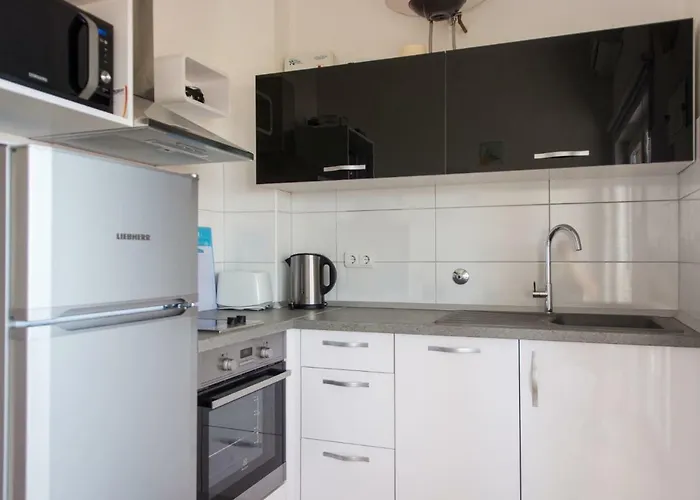 Apartman Poolside House Nina *