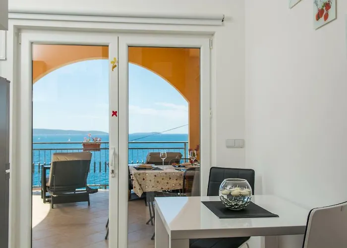 Poolside House Nina *