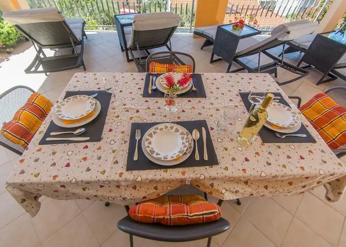 Poolside House Nina Apartman *