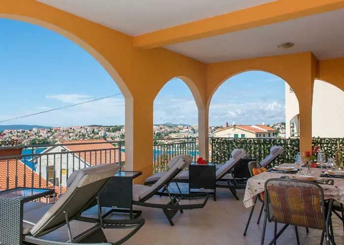 Poolside House Nina Apartman *