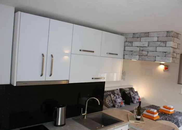 Poolside House Nina Apartman