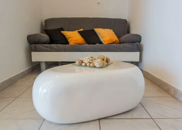 Poolside House Nina 特罗吉尔