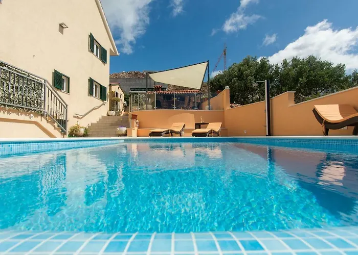 Poolside House Nina * 特罗吉尔