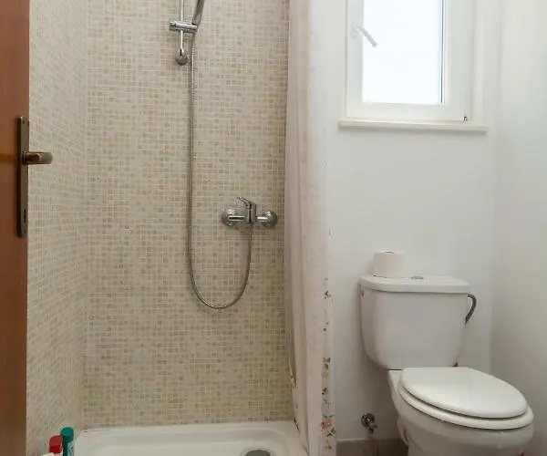 Poolside House Nina 公寓 *